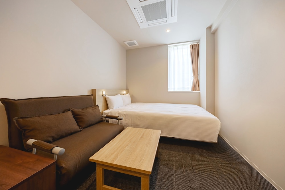 グループ個室(1-3名)※ダブルベッド/共用シャワー・トイレ 禁煙 | GRAND HOSTEL LDK 東京西葛西