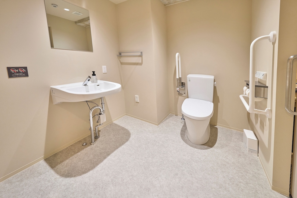 個室（4-5名）※シングルベッド+ダブルベッド/専用シャワールーム&トイレ 禁煙 バスルーム0 | GRAND HOSTEL LDK 東京西葛西