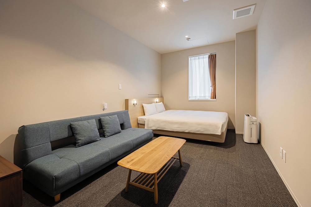 グループ個室（1-3名）※クイーンベッド/共用シャワー・トイレ 禁煙 | GRAND HOSTEL LDK 東京西葛西