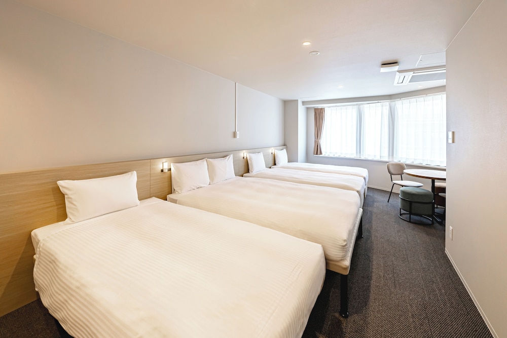 個室（4-5名）※シングルベッド+ダブルベッド/専用シャワールーム&トイレ 禁煙 | GRAND HOSTEL LDK 東京西葛西