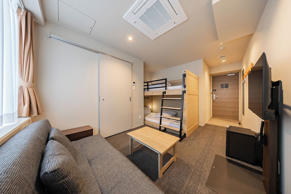 個室（2-3名）※2段ベッド+ソファベッド/専用シャワールーム&トイレ 禁煙 | GRAND HOSTEL LDK 東京西葛西