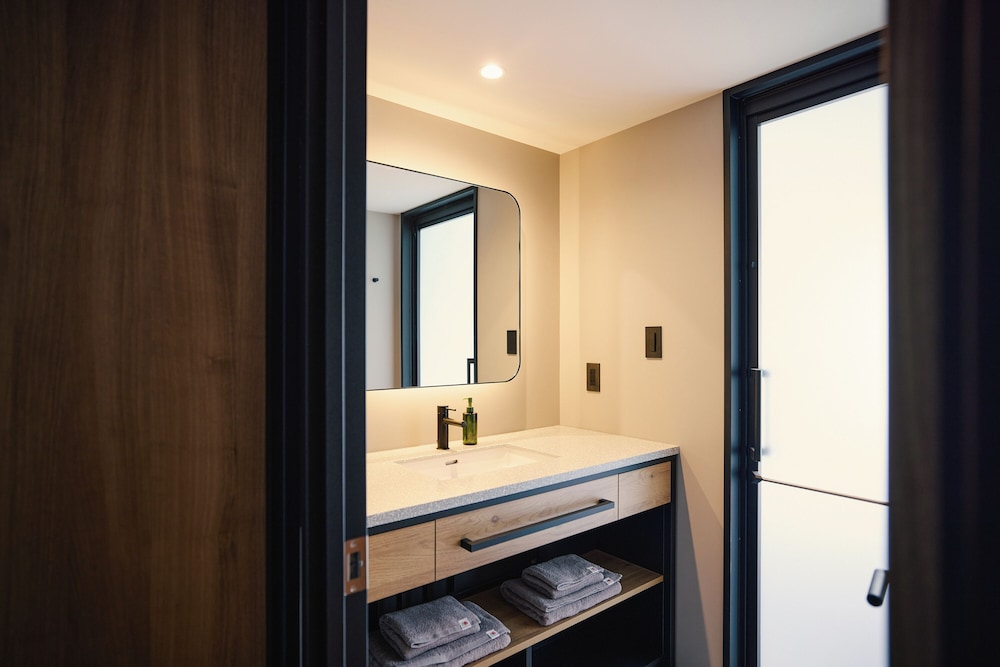 ベーシック スタジオ シティビュー バスルーム1 | BASE LAYER HOTEL
