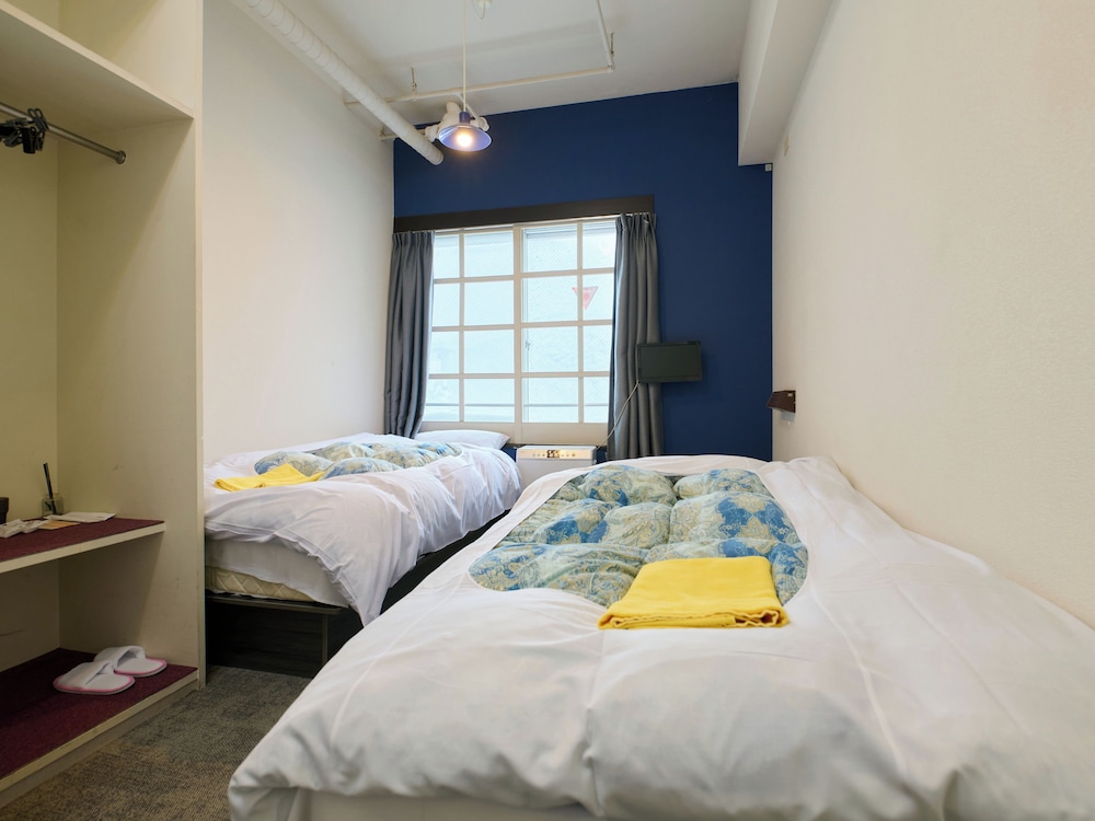 [禁煙] ツインルーム トイレあり、バス共用 | サンモリッツ