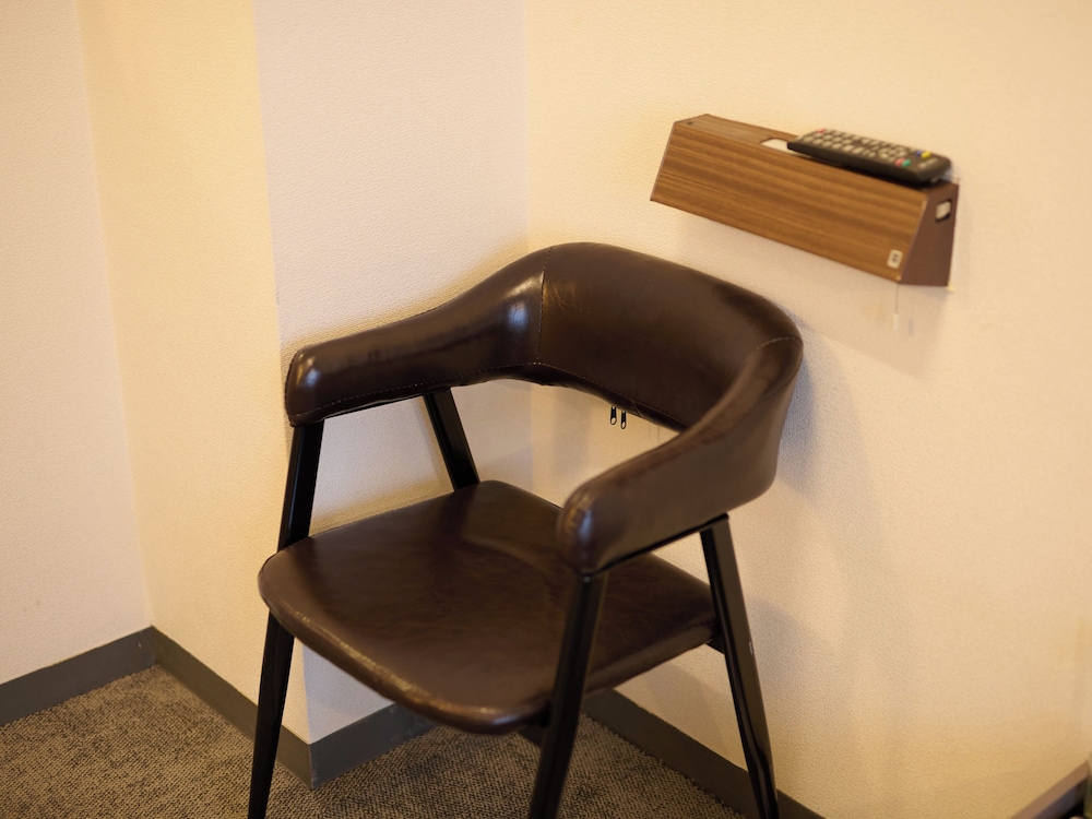 [禁煙] ツインルーム シャワーあり、バス・トイレ共用 客室1 | サンモリッツ