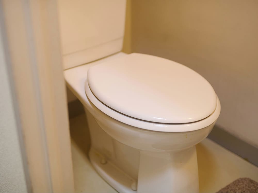 [禁煙] ツインルーム トイレあり、バス共用 バスルーム0 | サンモリッツ