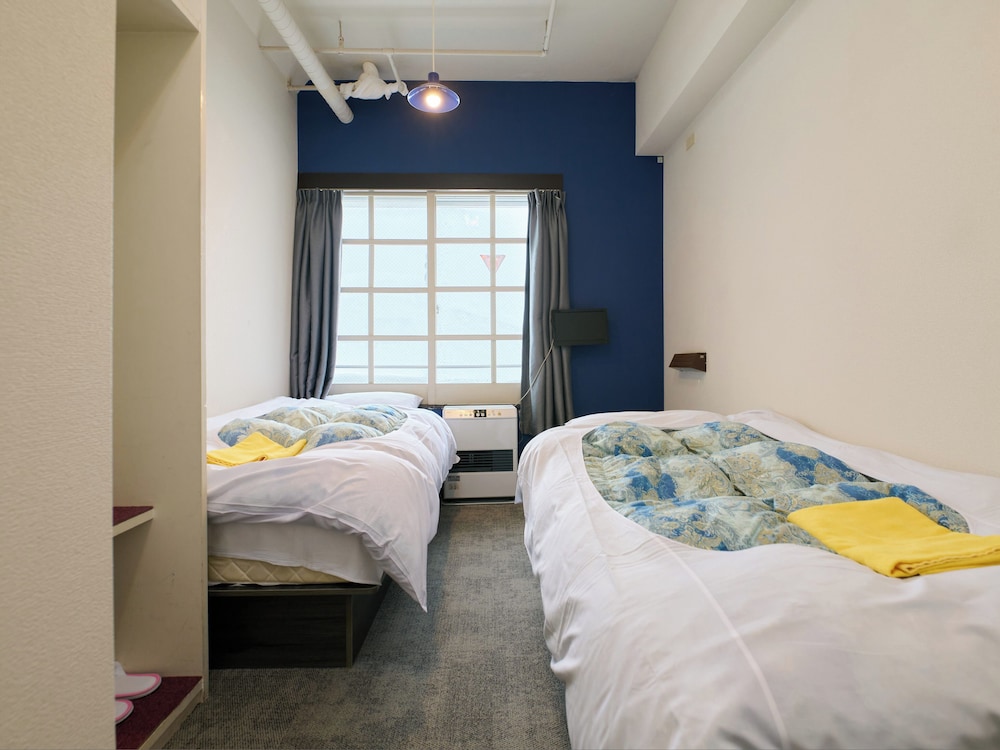 [禁煙] ツインルーム トイレあり、バス共用 客室1 | サンモリッツ