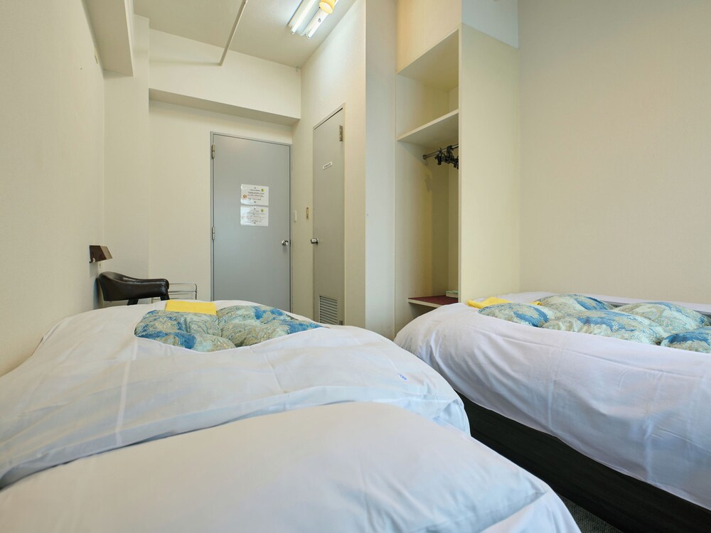 [禁煙] ツインルーム トイレあり、バス共用 客室2 | サンモリッツ