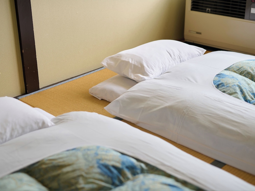 [禁煙] 和室1~2名様 バス・トイレ共用 客室2 | サンモリッツ