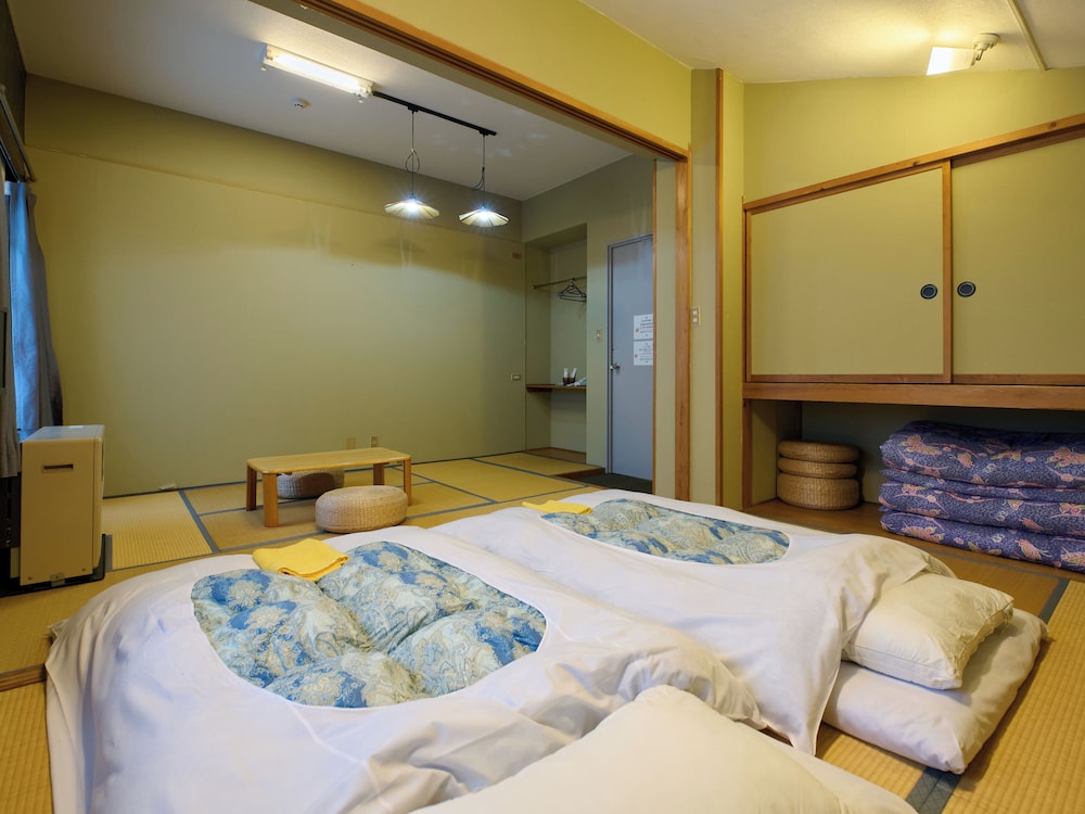 [禁煙] 和室1~4名様 バス・トイレ共用 客室5 | サンモリッツ