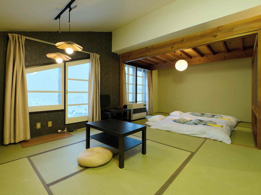 [禁煙] 和室1~6名様 バス・トイレ共用 | サンモリッツ