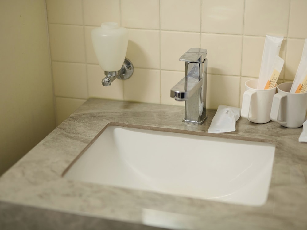 [禁煙] ツインルーム バス・トイレ共用 客室4 | サンモリッツ