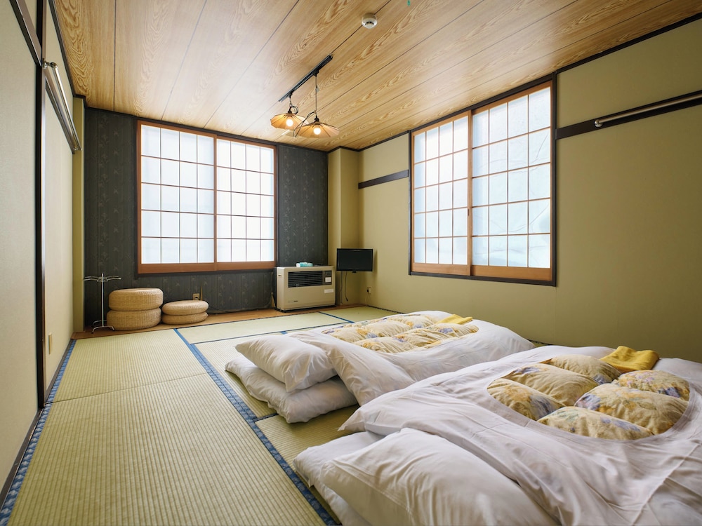 [禁煙] 和室1~4名様 シャワーあり、バス・トイレ共用 | サンモリッツ