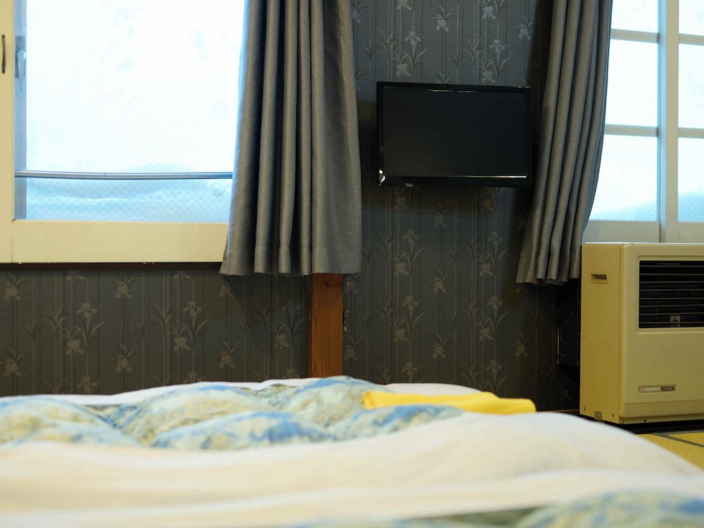 [禁煙] 和室1~4名様 バス・トイレ共用 客室3 | サンモリッツ