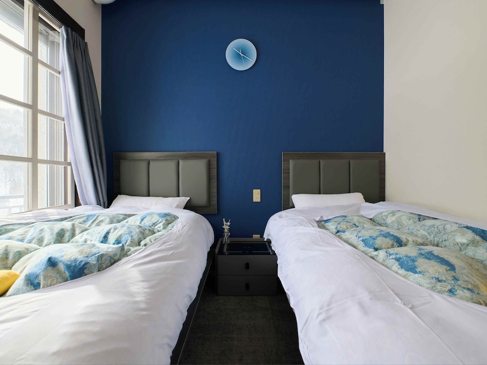 [禁煙] ツインルーム シャワー・トイレあり、バス共用 客室2 | サンモリッツ