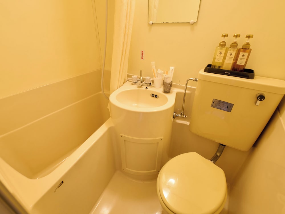 [禁煙] 和室1~2名様 シャワーあり、バス・トイレ共用 バスルーム1 | サンモリッツ