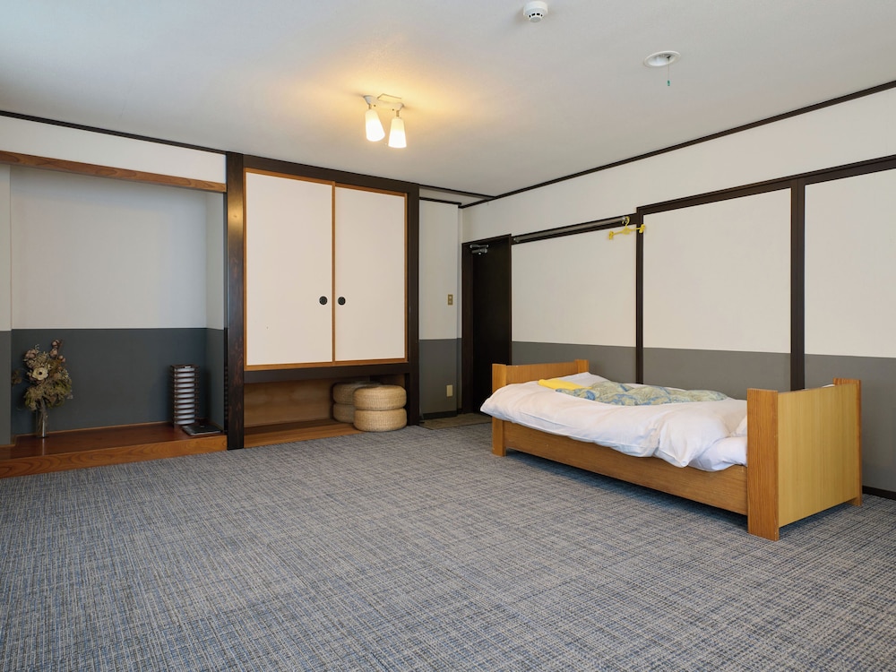 [禁煙] 和室1~8名様 バス・トイレ共用 客室2 | サンモリッツ