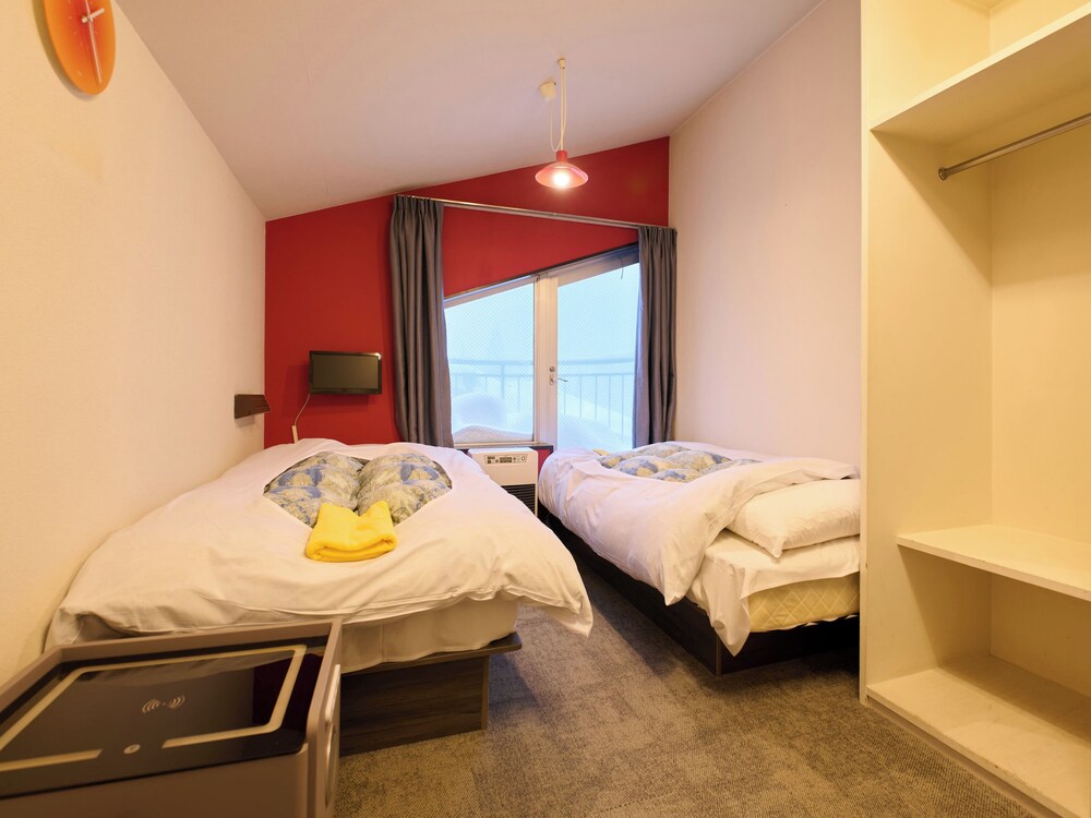 [禁煙] ツインルーム バス・トイレ共用 客室1 | サンモリッツ