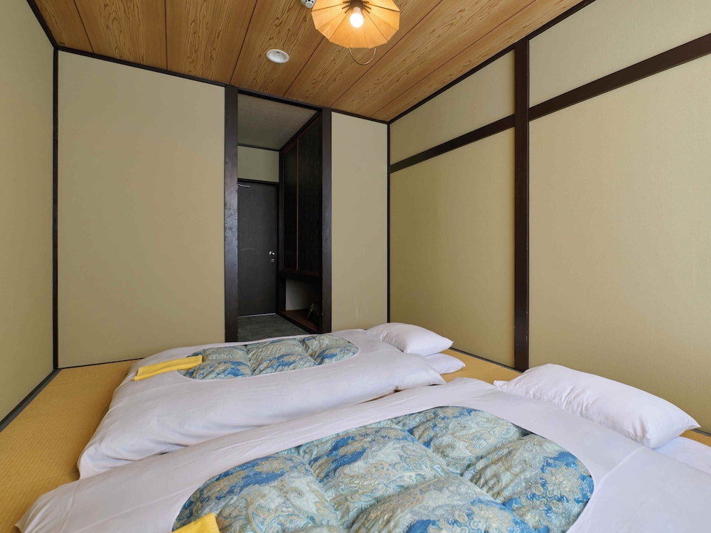 [禁煙] 和室1~2名様 バス・トイレ共用 客室1 | サンモリッツ