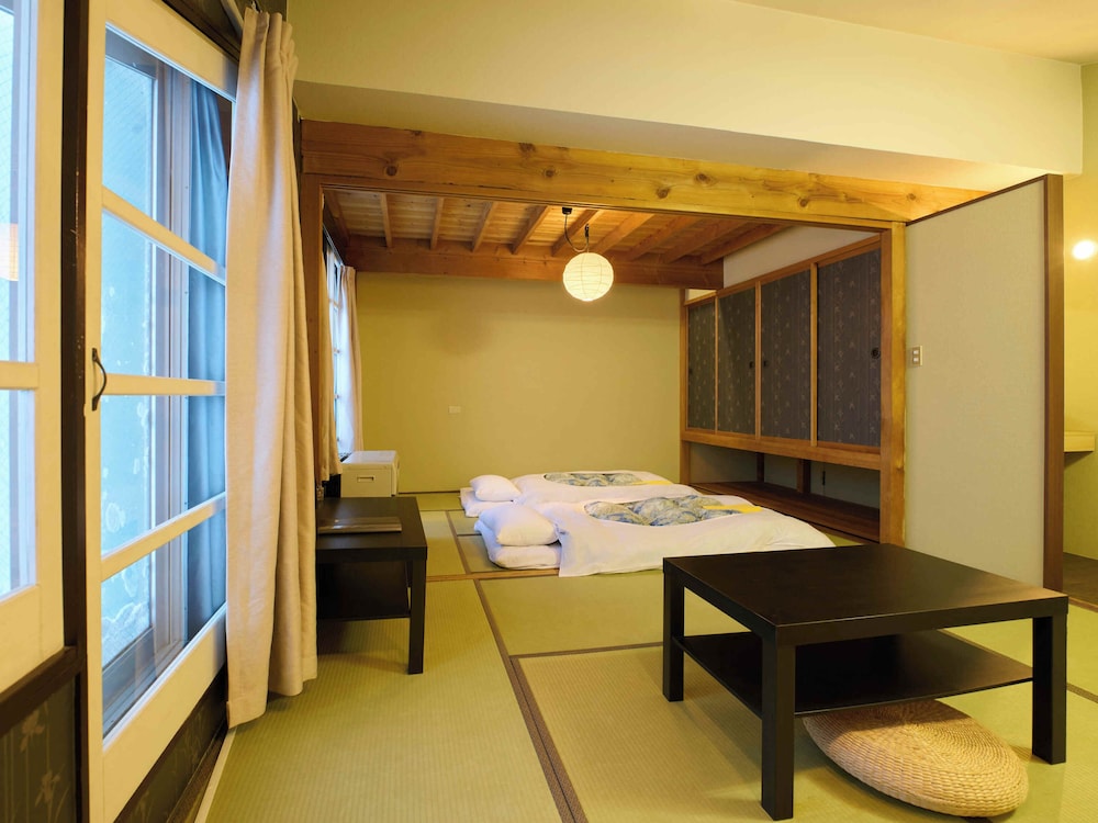 [禁煙] 和室1~6名様 バス・トイレ共用 客室4 | サンモリッツ