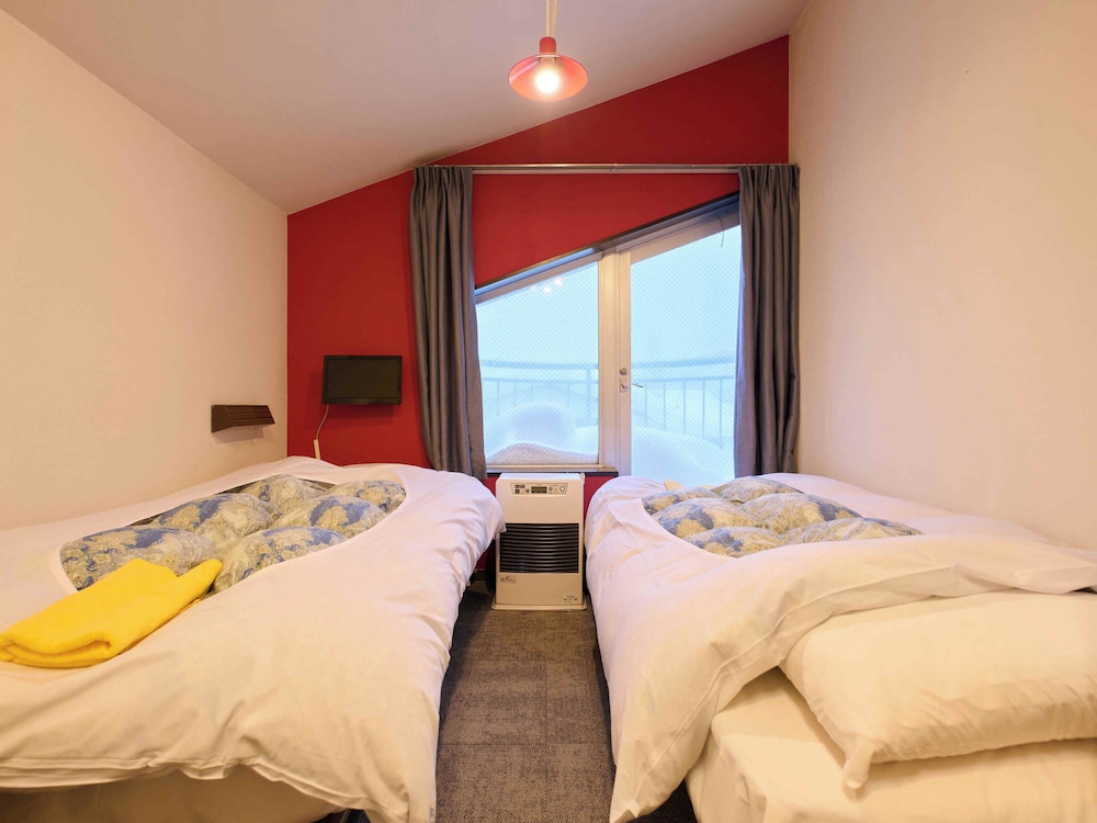 [禁煙] ツインルーム バス・トイレ共用 | サンモリッツ