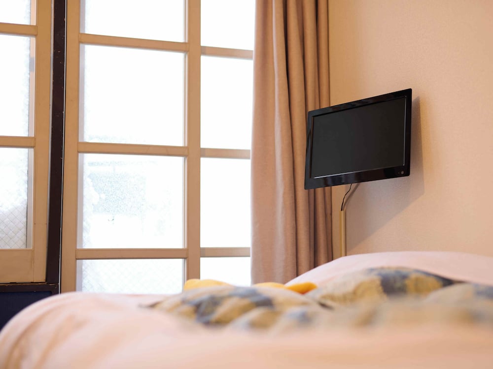 [禁煙] ツインルーム シャワーあり、バス・トイレ共用 客室4 | サンモリッツ