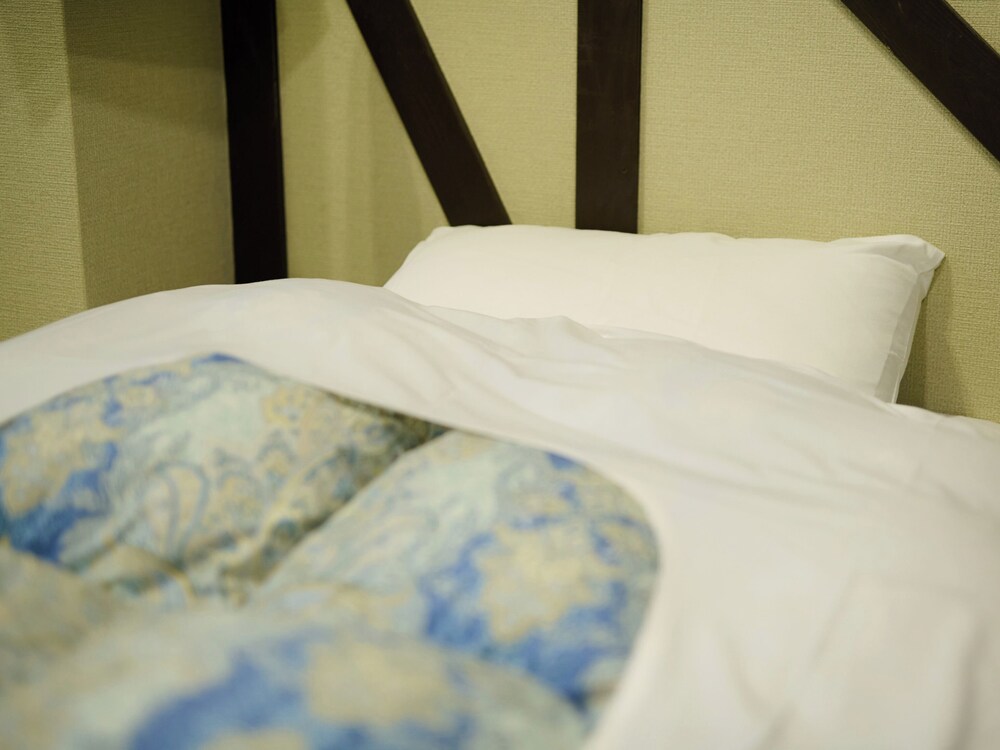 [禁煙] 和室1~3名様 バス・トイレ共用 客室2 | サンモリッツ