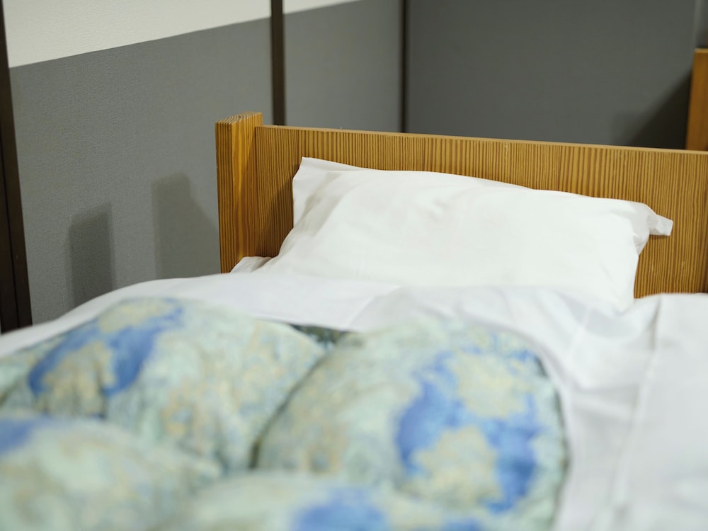 [禁煙] 和室1~8名様 バス・トイレ共用 客室1 | サンモリッツ