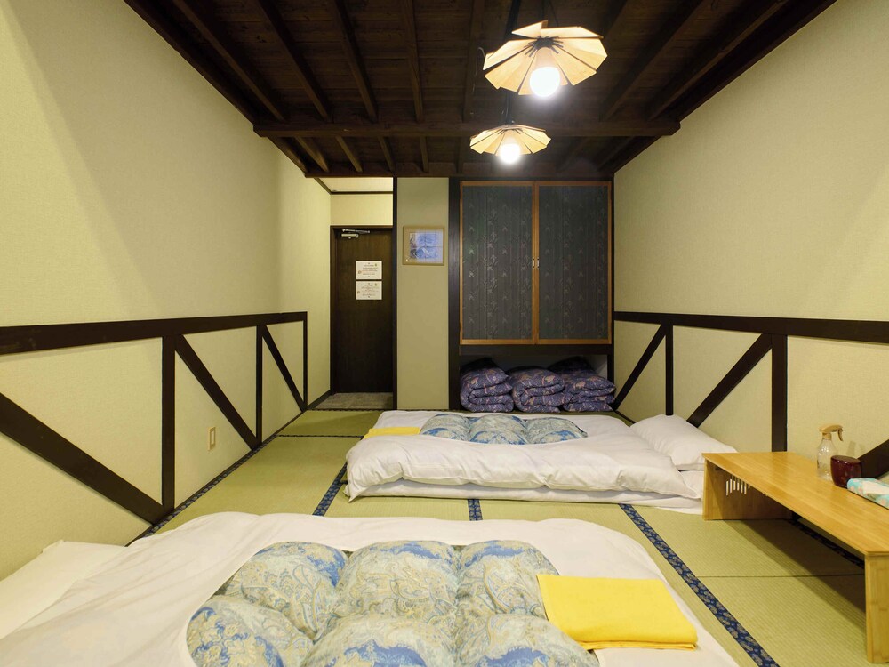 [禁煙] 和室1~3名様 バス・トイレ共用 客室1 | サンモリッツ