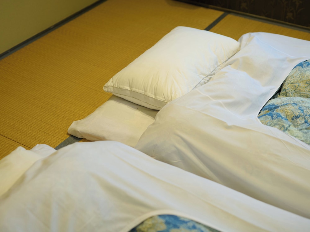 [禁煙] 和室1~4名様 バス・トイレ共用 客室1 | サンモリッツ