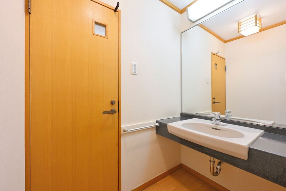ベーシック 4 人部屋 客室2 | KKR道後ゆづき