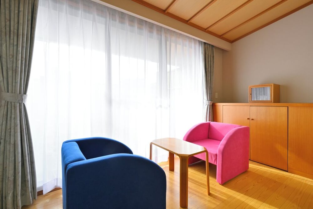 ベーシック 4 人部屋 客室1 | KKR道後ゆづき