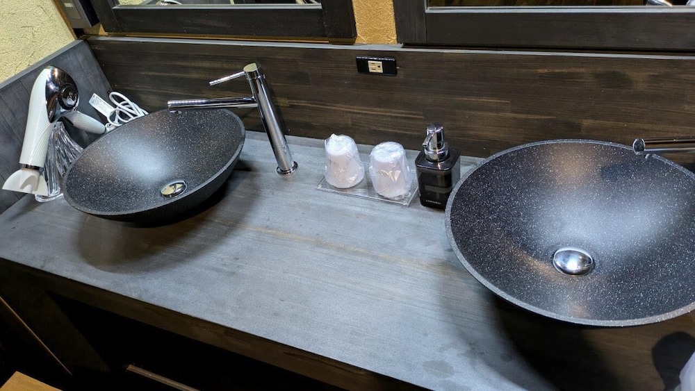 ヴィラ 2 ベッドルーム バスルーム1 | 金山ヴィラ～KANOGAWA～