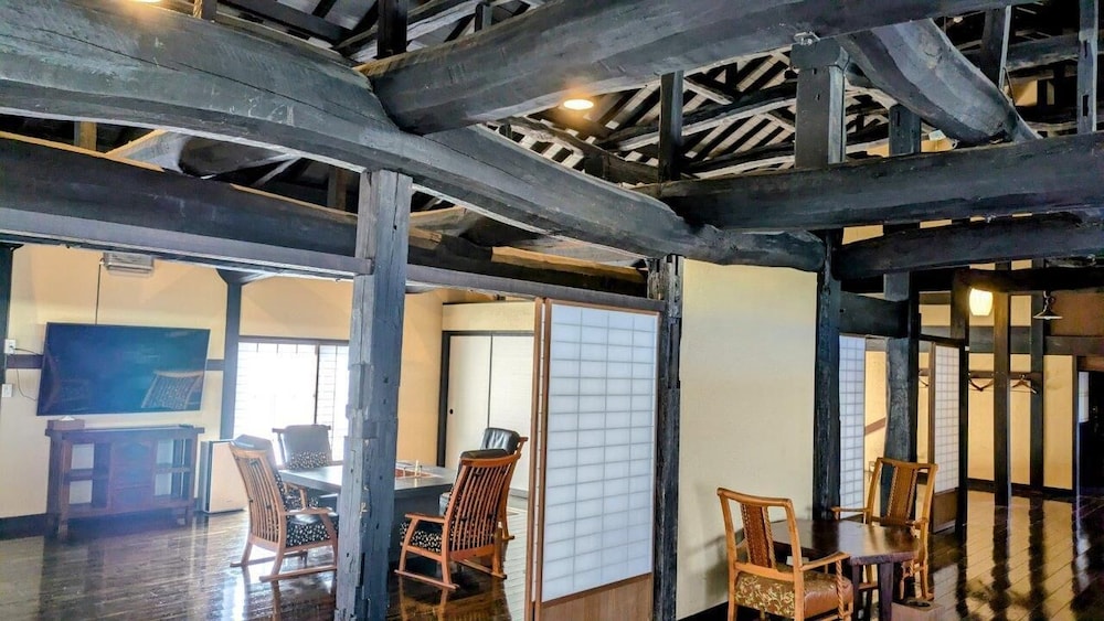 ヴィラ 2 ベッドルーム リビング エリア2 | 金山ヴィラ～KANOGAWA～