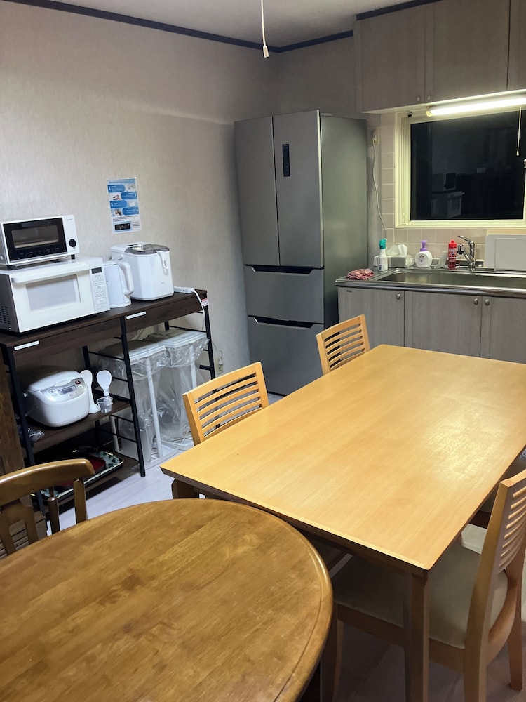 ハウス ガーデンビュー 客室内のダイニングエリア6 | Private Lodging KASE 五所川原