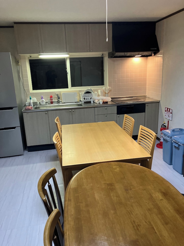 ハウス ガーデンビュー 客室内のダイニングエリア2 | Private Lodging KASE 五所川原