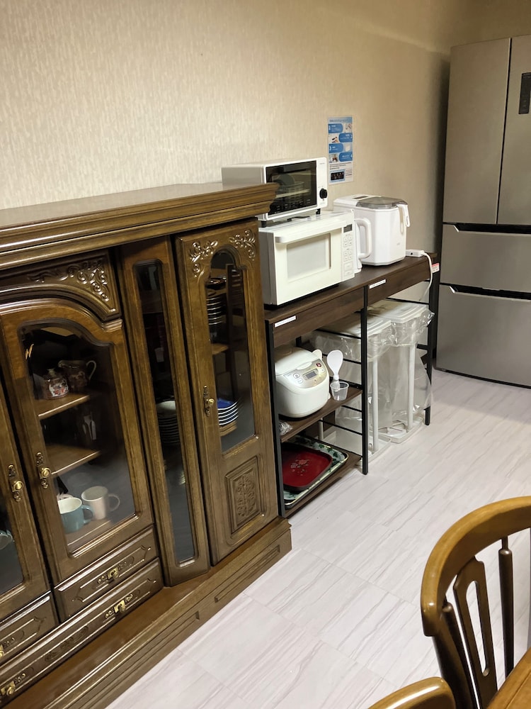 ハウス ガーデンビュー 客室内のダイニングエリア3 | Private Lodging KASE 五所川原