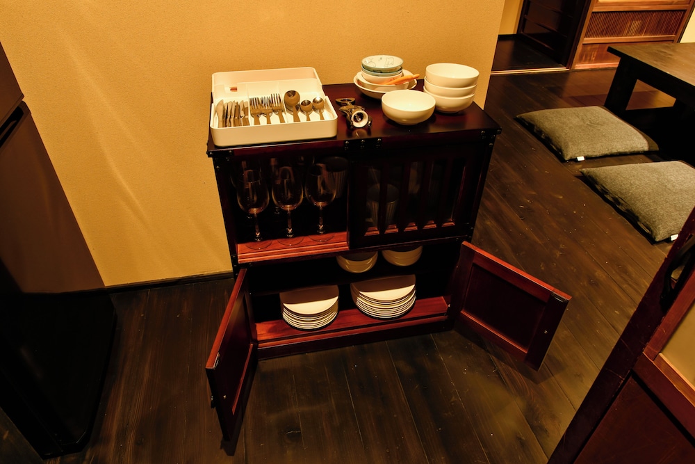 ルーム ベッド (複数台) 禁煙 キッチン 専用キッチン1 | 美盧八条源町別邸