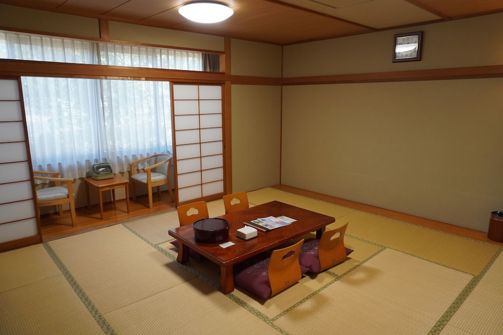 禁煙 [和室]12.5畳 (バス無洗面所トイレ付) Wi-Fi無料 | ビアスパークしもつま