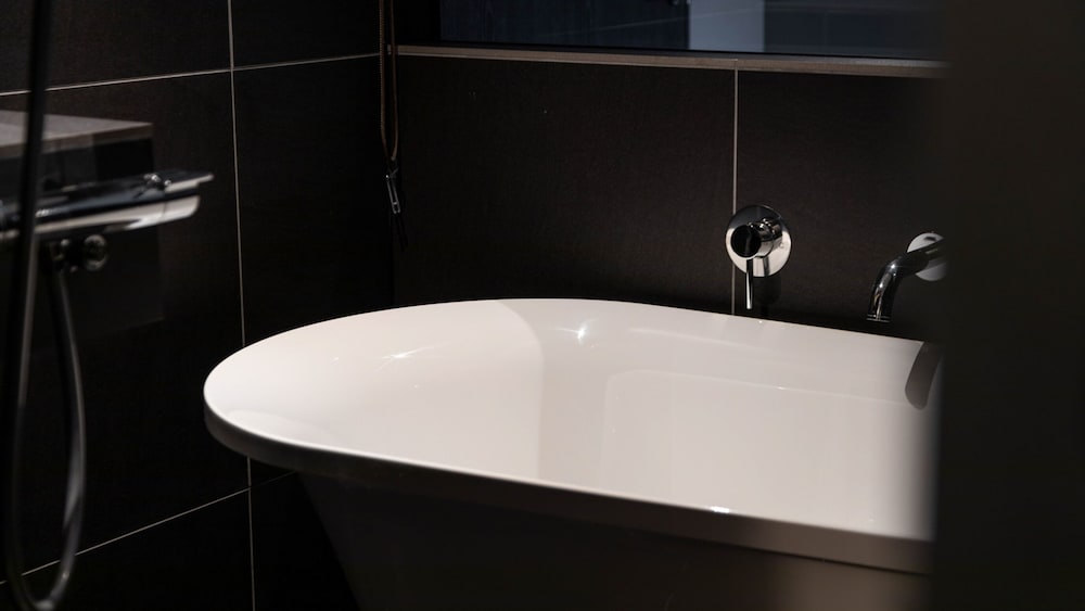 ツインルーム 禁煙 バスルーム0 | NIPPONIA HOTEL 函館 港町