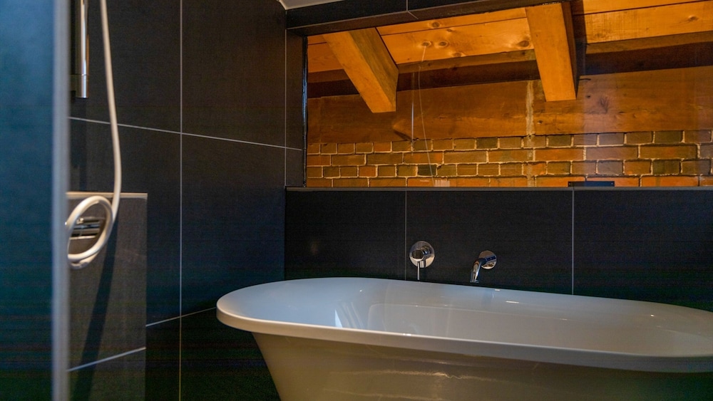 スタンダード ツインルーム 禁煙 バスルーム0 | NIPPONIA HOTEL 函館 港町