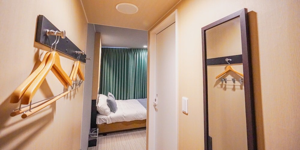 エコノミー ダブルルーム 客室1 | The Gala Hotel 梅田