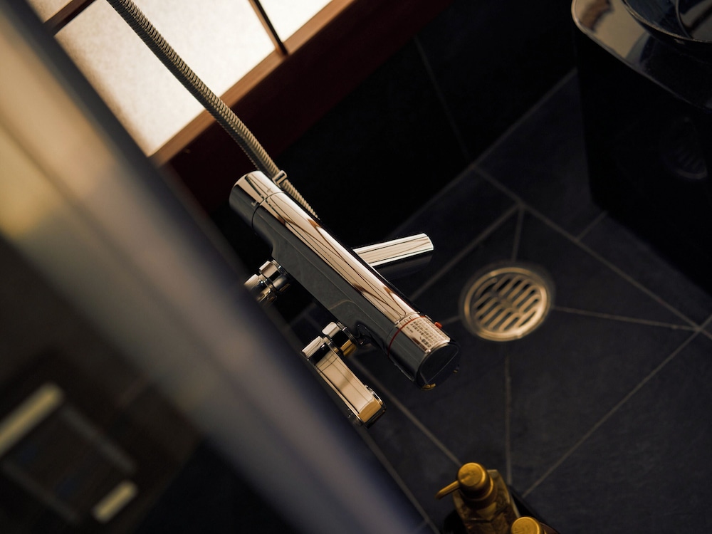 ダブルルーム バスルーム0 | 今昔荘 大阪 天保山-観桜・松柏