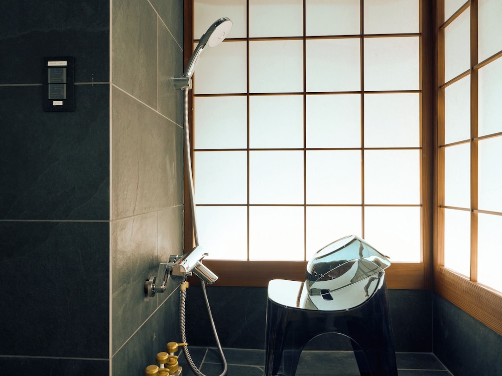 ダブルルーム バスルーム5 | 今昔荘 大阪 天保山-観桜・松柏