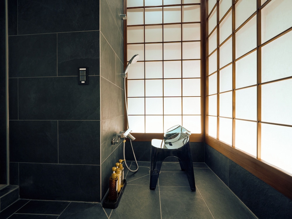 ダブルルーム バスルーム2 | 今昔荘 大阪 天保山-観桜・松柏