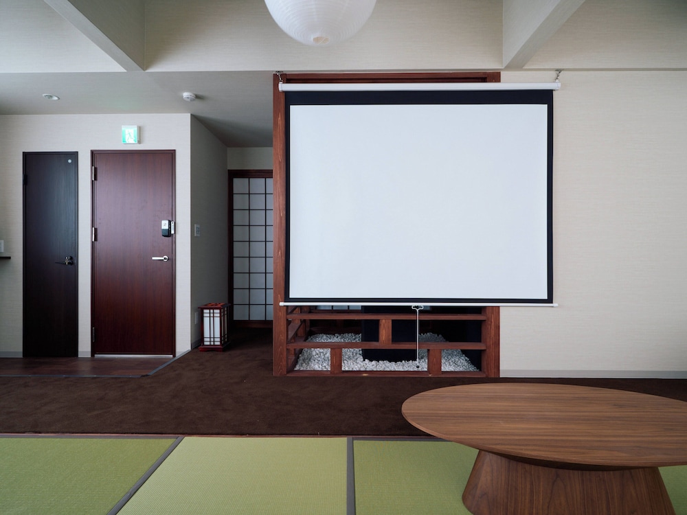 ダブルルーム リビング エリア4 | 今昔荘 大阪 天保山-観桜・松柏