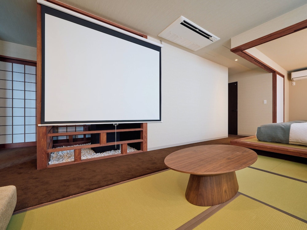 ダブルルーム リビング エリア3 | 今昔荘 大阪 天保山-観桜・松柏