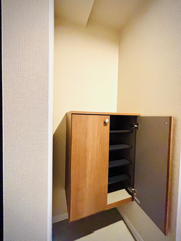 クラシック ツインルーム ワードローブ0 | 嵐 Hotel Arashi 難波南店