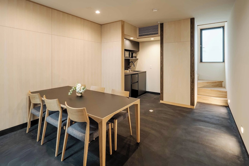 トラディショナル タウンホーム 2 ベッドルーム 禁煙 簡易キッチン ダイニングルーム0 | 花里町町家ハウス