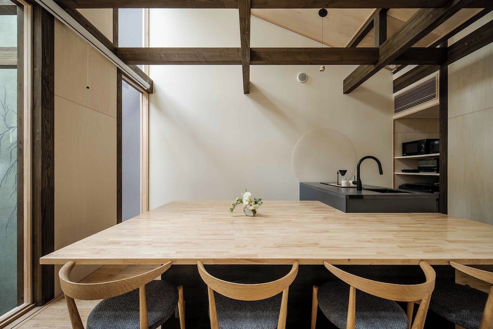 トラディショナル ハウス 2 ベッドルーム 禁煙 サウナ ダイニングルーム3 | 花里町町家ハウス