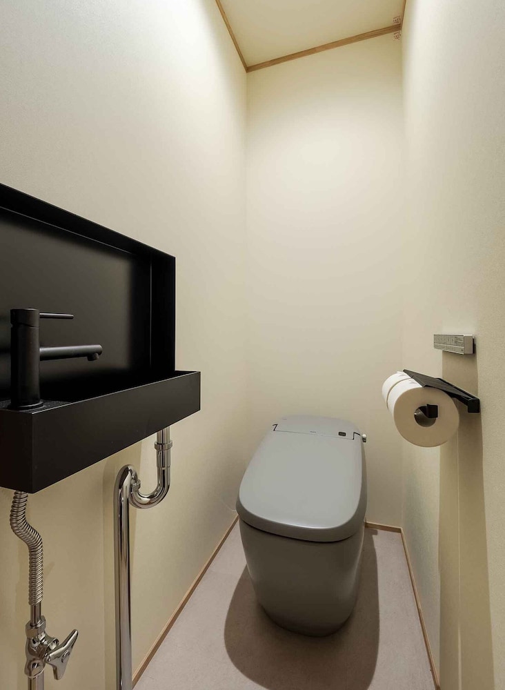 トラディショナル ハウス 2 ベッドルーム 禁煙 サウナ バスルーム0 | 花里町町家ハウス